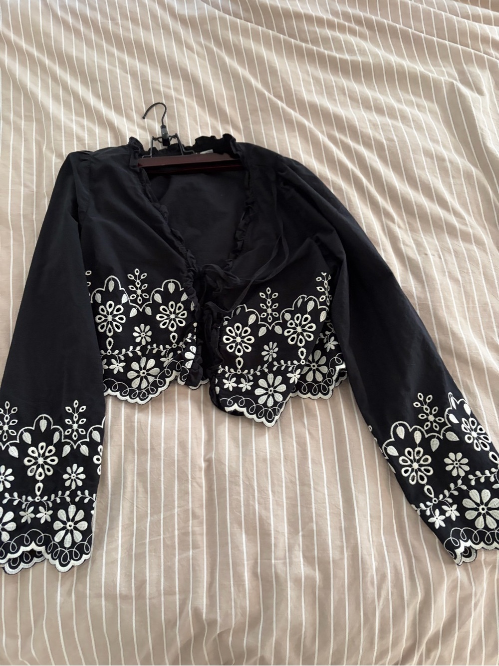 Black Embroidered Floral Tie-Front Crop Top - Women